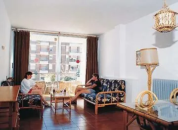 Holiday Center Hotel 2*